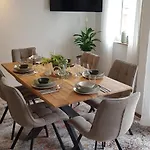 Familienfreundliche Und Moderne Mit Balkon