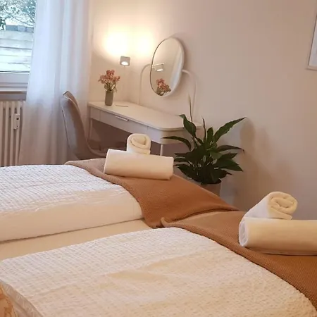 Familienfreundliche Und Moderne Mit Balkon 아파트 하이터스하임