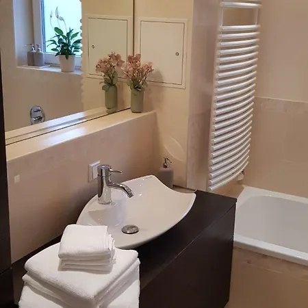 Familienfreundliche Und Moderne Mit Balkon Apartment