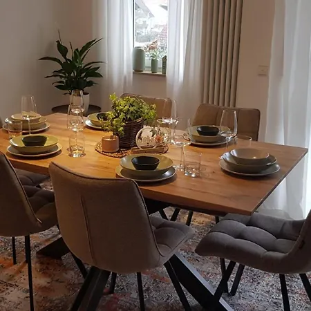 Familienfreundliche Und Moderne Mit Balkon 아파트 하이터스하임