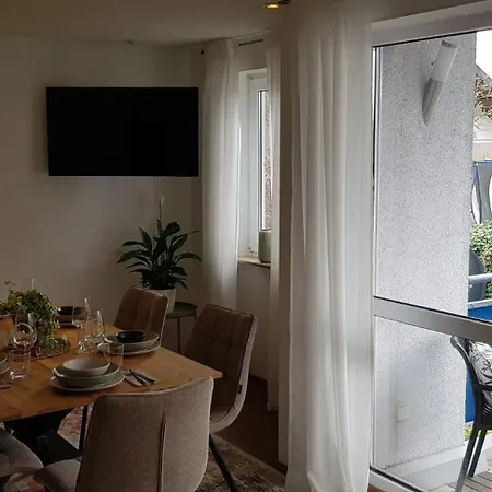 Familienfreundliche Und Moderne Mit Balkon 아파트 하이터스하임