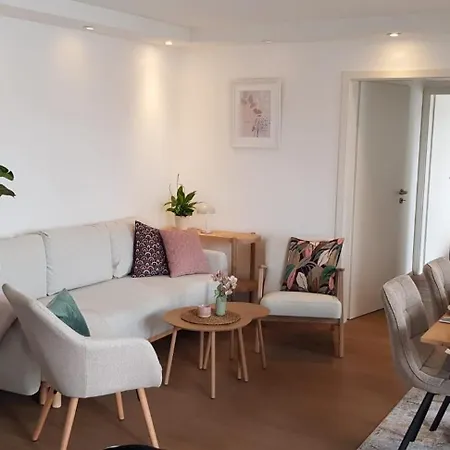 Apartment Familienfreundliche Und Moderne Mit Balkon