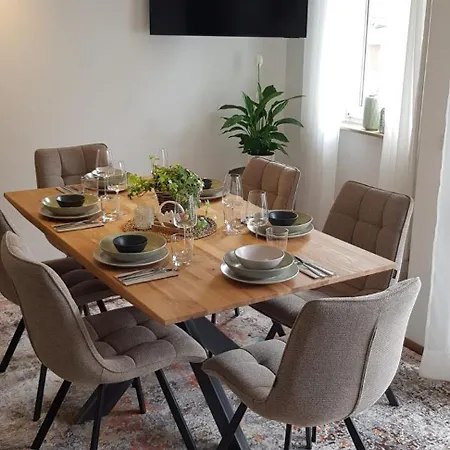 Familienfreundliche Und Moderne Mit Balkon